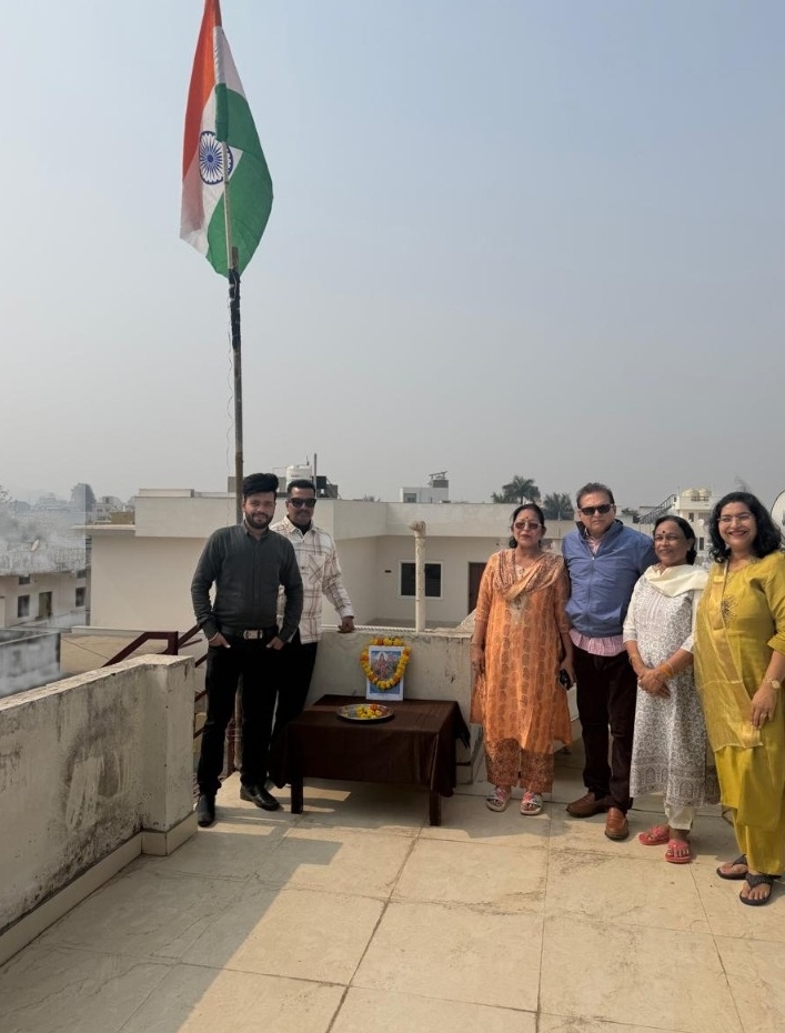Engeomin Consultant team with the Indian flag